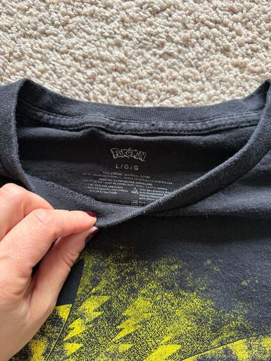 Pokémon Pikachu Bolt Splatter Graphic Black T-Shirt Size Large - Picture 3 of 3